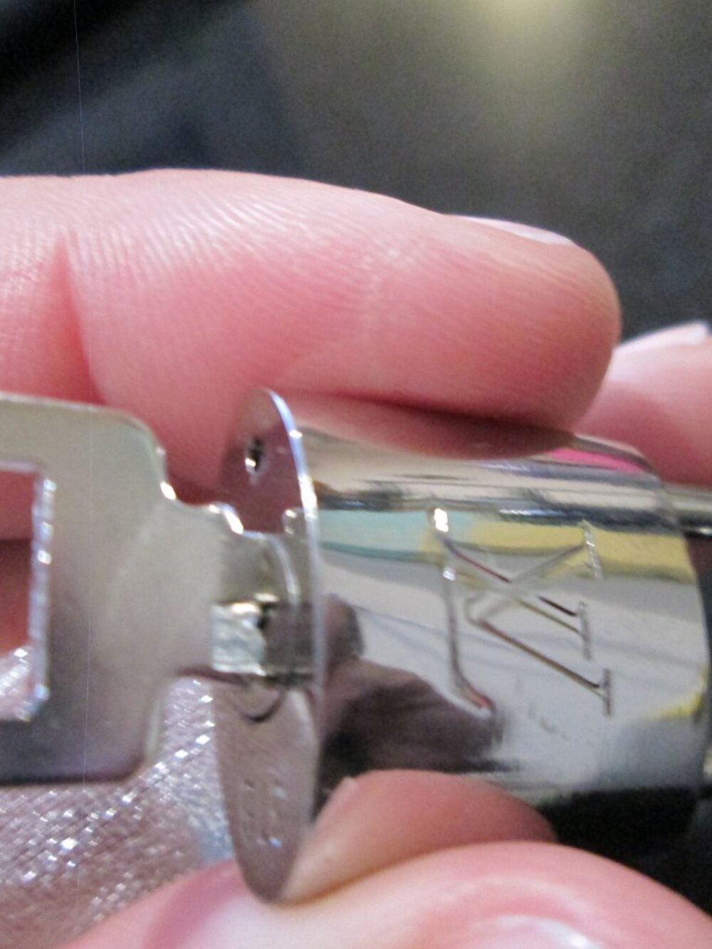 Louis Vuitton Silver Brass Lock . Number 318. One key Great condition! - Picture 6 of 9